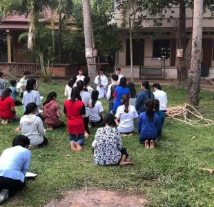 Sứ thần Toà Thánh tại Campuchia khuyến khích tín hữu học Kinh Thánh