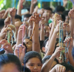 Lần đầu tiên hơn một triệu trẻ em tham gia chiến dịch "một triệu trẻ em đọc kinh Mân Côi"