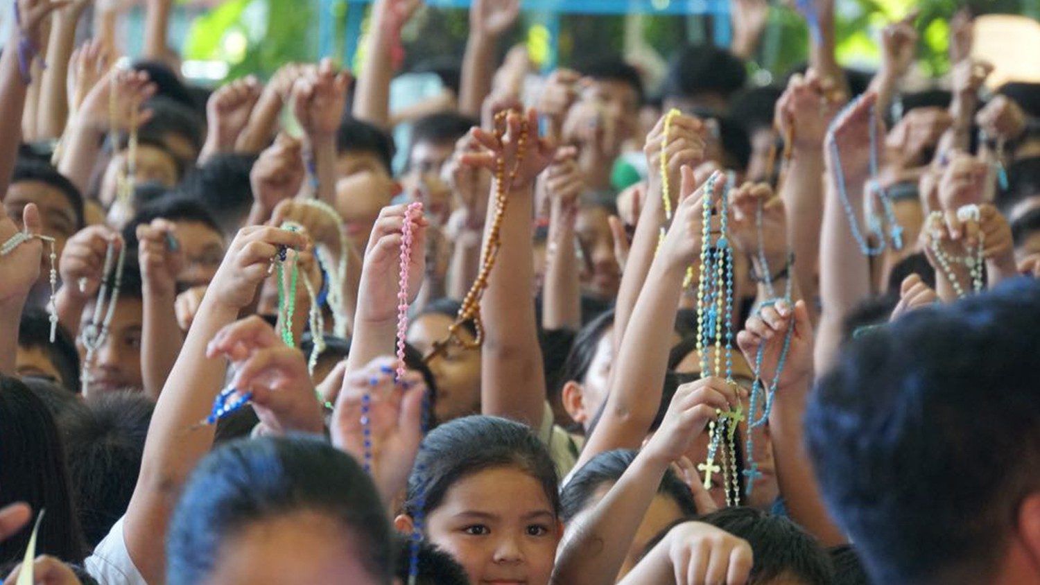 Lần đầu tiên hơn một triệu trẻ em tham gia chiến dịch "một triệu trẻ em đọc kinh Mân Côi"